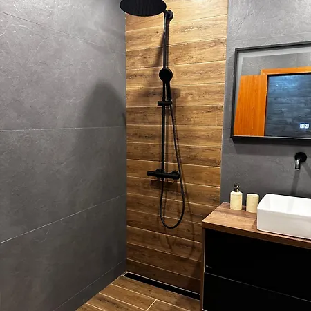 Deluxe 217 * Borovec